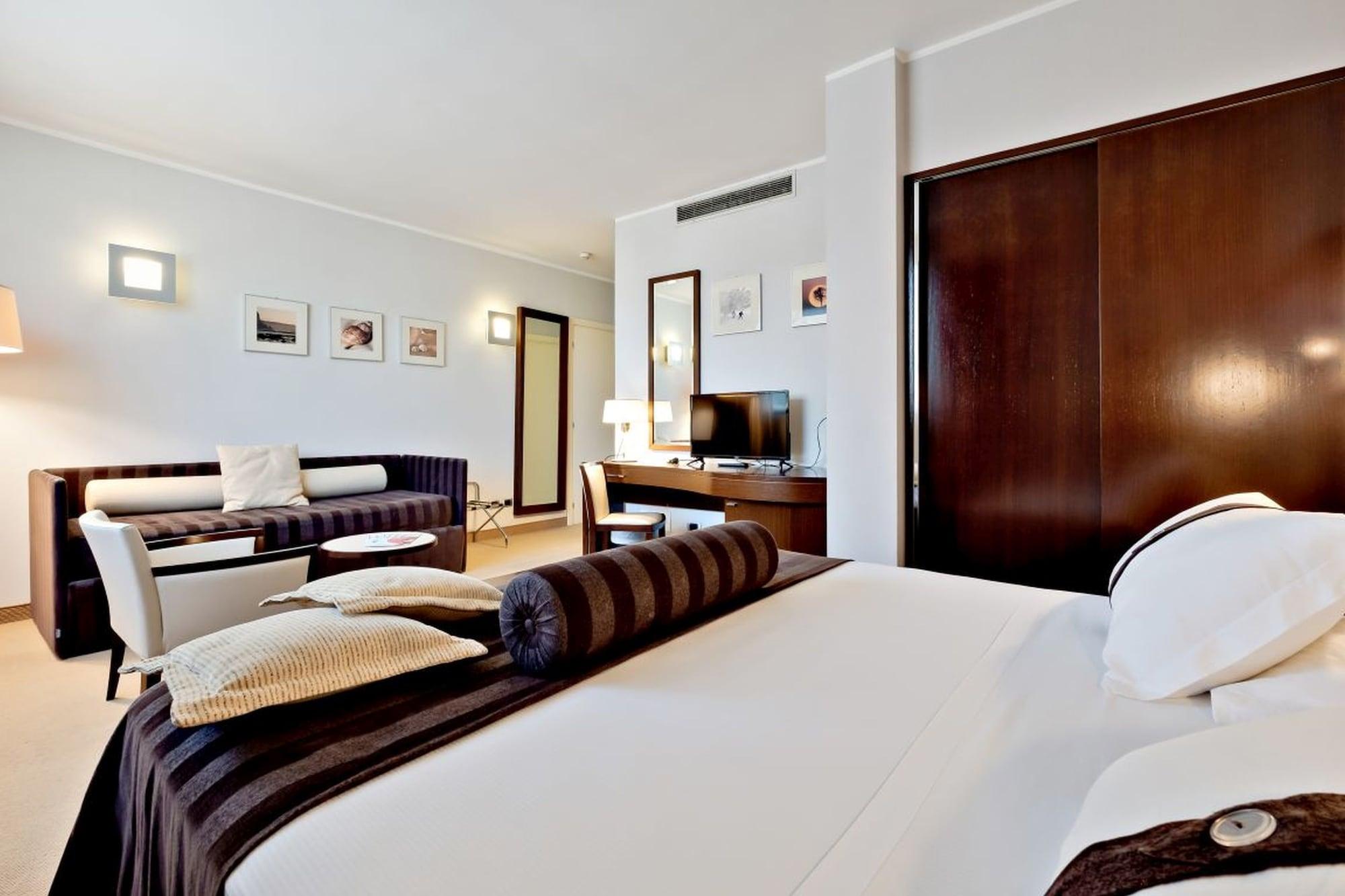 Italiana Hotels Cosenza Esterno foto