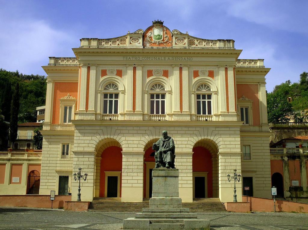 Italiana Hotels Cosenza Esterno foto