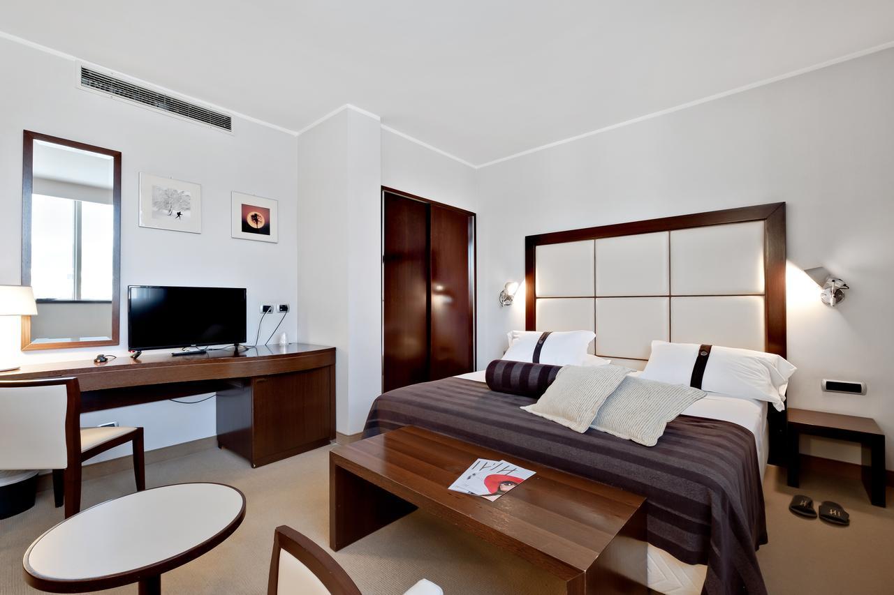 Italiana Hotels Cosenza Esterno foto